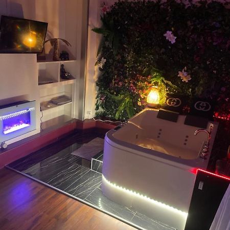 شقة باريس  في Jacuzzi 9Em المظهر الخارجي الصورة