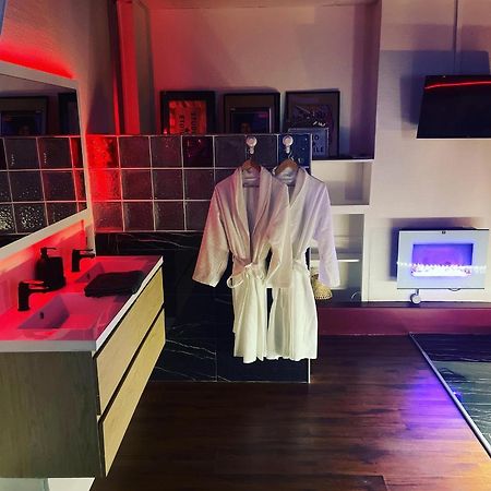 شقة باريس  في Jacuzzi 9Em المظهر الخارجي الصورة