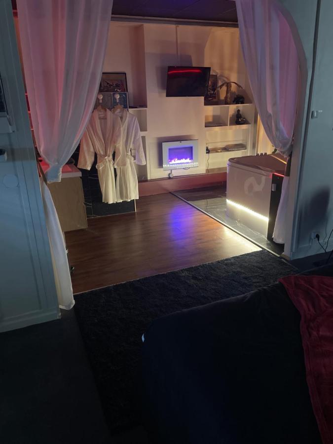 شقة باريس  في Jacuzzi 9Em المظهر الخارجي الصورة