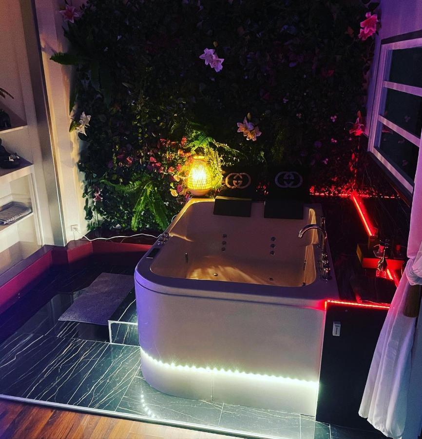 شقة باريس  في Jacuzzi 9Em المظهر الخارجي الصورة